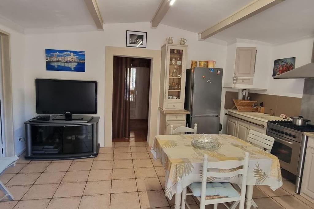 Maisonnette Chez L'Habitant ลาซิโอตาต์ ภายนอก รูปภาพ
